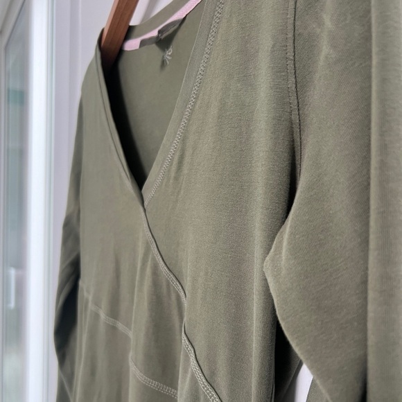 Athleta Womens Sunburst Nectar V Neck Ruched Dress Army Green Size Small - Picture 2 of 5